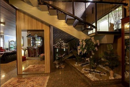 Casa à venda com 747m², 4 quartos e 6 vagas