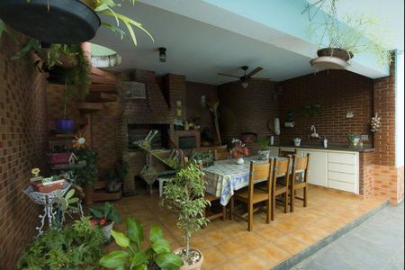 Casa à venda com 747m², 4 quartos e 6 vagas