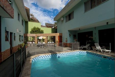 Casa à venda com 747m², 4 quartos e 6 vagas