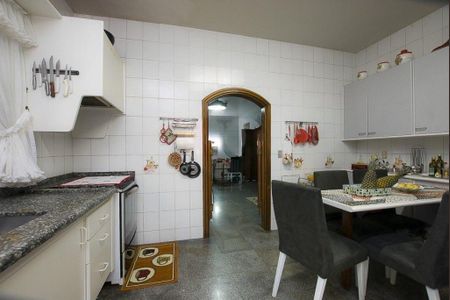 Casa à venda com 747m², 4 quartos e 6 vagas