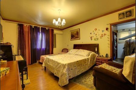 Casa à venda com 747m², 4 quartos e 6 vagas