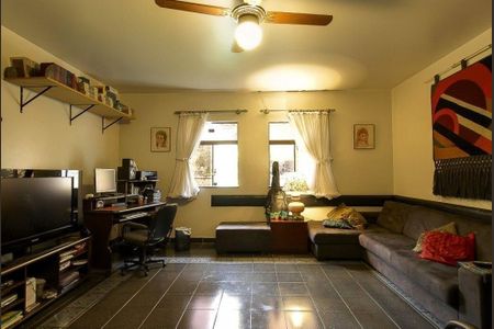 Casa à venda com 747m², 4 quartos e 6 vagas