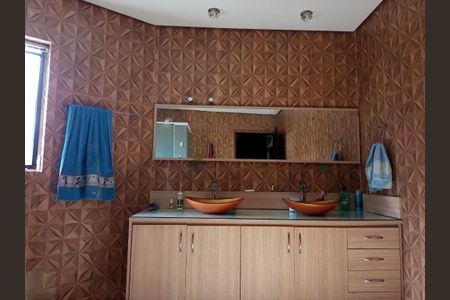 Casa à venda com 342m², 3 quartos e 4 vagas