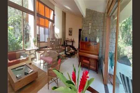 Casa à venda com 489m², 6 quartos e 4 vagas