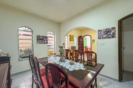 Casa à venda com 204m², 3 quartos e 2 vagas Casa à venda com 204m², 3 quartos e 2 vagasSala de Jantar