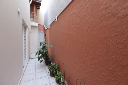 Casa para alugar com 276m², 4 quartos e 6 vagasCorredor externo