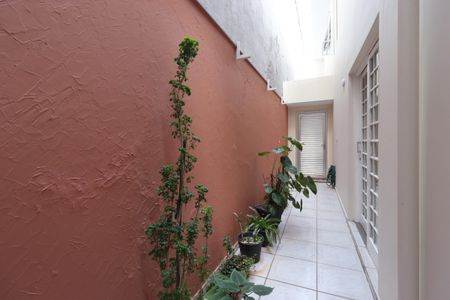 Casa para alugar com 276m², 4 quartos e 6 vagasCorredor externo