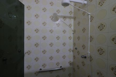 Casa para alugar com 276m², 4 quartos e 6 vagasBanheiro Social - Box