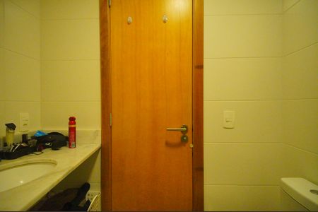 Apartamento à venda com 73m², 2 quartos e 2 vagasBanheiro da Suíte