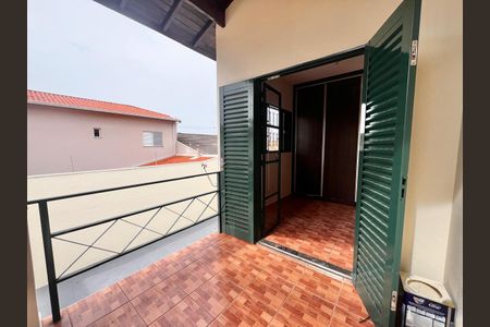 Casa à venda com 180m², 3 quartos e 2 vagas Casa à venda com 180m², 3 quartos e 2 vagasSacada do Quarto 3