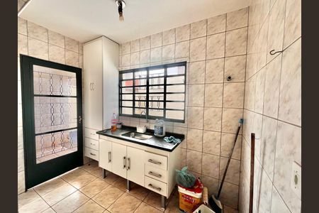 Casa à venda com 180m², 3 quartos e 2 vagas Casa à venda com 180m², 3 quartos e 2 vagasCozinha