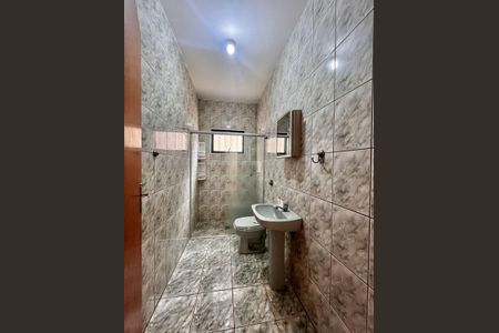 Casa à venda com 180m², 3 quartos e 2 vagas Casa à venda com 180m², 3 quartos e 2 vagasBanheiro