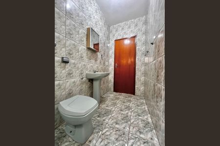 Casa à venda com 180m², 3 quartos e 2 vagas Casa à venda com 180m², 3 quartos e 2 vagasBanheiro da Suíte 2