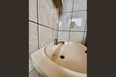 Casa à venda com 180m², 3 quartos e 2 vagas Casa à venda com 180m², 3 quartos e 2 vagasBanheiro da Suíte 1