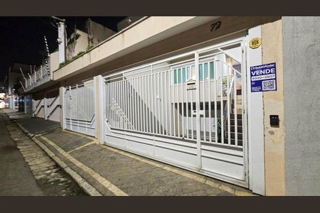 Casa à venda com 320m², 3 quartos e 4 vagas Casa à venda com 320m², 3 quartos e 4 vagasFachada + Placa