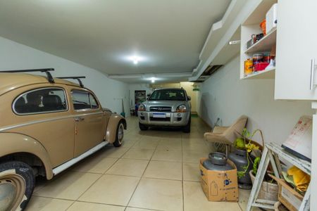Casa à venda com 320m², 3 quartos e 4 vagas Casa à venda com 320m², 3 quartos e 4 vagasGaragem