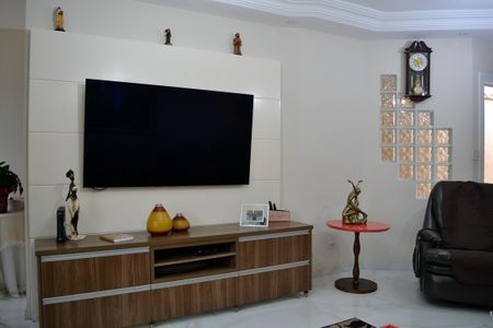 Casa à venda com 245m², 3 quartos e 3 vagas Casa à venda com 245m², 3 quartos e 3 vagasSala