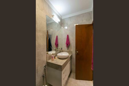 Casa à venda com 200m², 3 quartos e 3 vagasBanheiro 2