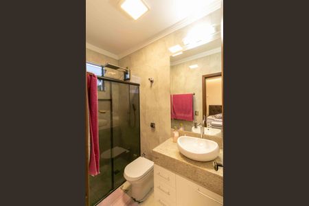 Casa à venda com 200m², 3 quartos e 3 vagasBanheiro 2