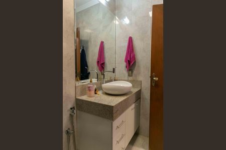 Casa à venda com 200m², 3 quartos e 3 vagasBanheiro 2