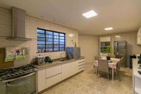 Casa à venda com 200m², 3 quartos e 3 vagasCozinha