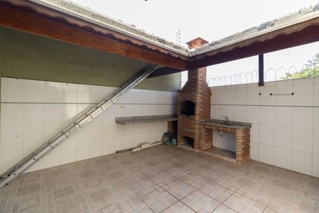 Casa à venda com 276m², 3 quartos e 2 vagas Casa à venda com 276m², 3 quartos e 2 vagasÁrea Externa