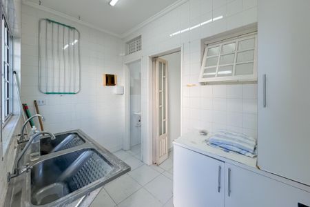 Casa à venda com 597m², 5 quartos e 8 vagas Casa à venda com 597m², 5 quartos e 8 vagasÁrea de Serviço