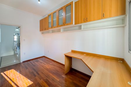 Casa à venda com 597m², 5 quartos e 8 vagas Casa à venda com 597m², 5 quartos e 8 vagasEscritório