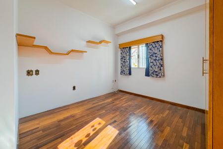 Casa à venda com 597m², 5 quartos e 8 vagas Casa à venda com 597m², 5 quartos e 8 vagasSuíte 2