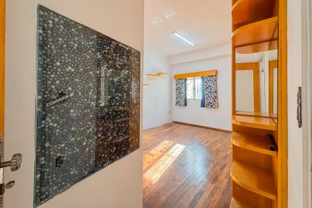 Casa à venda com 597m², 5 quartos e 8 vagas Casa à venda com 597m², 5 quartos e 8 vagasSuíte 2