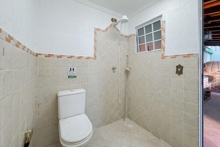 Casa à venda com 597m², 5 quartos e 8 vagas Casa à venda com 597m², 5 quartos e 8 vagasBanheiro da Área de Lazer