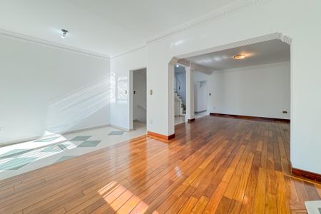 Casa à venda com 597m², 5 quartos e 8 vagas Casa à venda com 597m², 5 quartos e 8 vagasSala