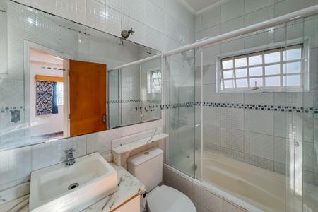 Casa à venda com 597m², 5 quartos e 8 vagas Casa à venda com 597m², 5 quartos e 8 vagasBanheiro da Suíte 2