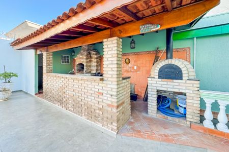 Casa à venda com 597m², 5 quartos e 8 vagas Casa à venda com 597m², 5 quartos e 8 vagasChurrasqueira - Área de Lazer