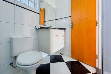Casa à venda com 597m², 5 quartos e 8 vagas Casa à venda com 597m², 5 quartos e 8 vagasBanheiro da Suíte 1