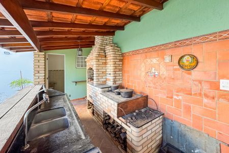 Casa à venda com 597m², 5 quartos e 8 vagas Casa à venda com 597m², 5 quartos e 8 vagasChurrasqueira - Área de Lazer