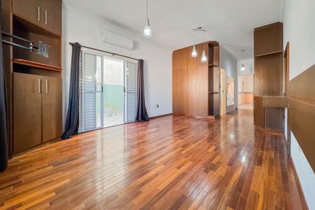 Casa à venda com 597m², 5 quartos e 8 vagas Casa à venda com 597m², 5 quartos e 8 vagasSuíte Master