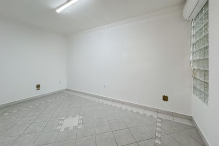 Casa à venda com 597m², 5 quartos e 8 vagas Casa à venda com 597m², 5 quartos e 8 vagasSala de TV