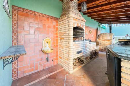 Casa à venda com 597m², 5 quartos e 8 vagas Casa à venda com 597m², 5 quartos e 8 vagasChurrasqueira - Área de Lazer