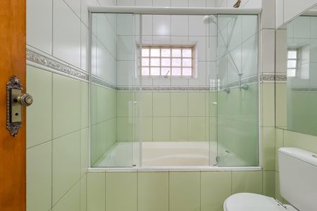 Casa à venda com 597m², 5 quartos e 8 vagas Casa à venda com 597m², 5 quartos e 8 vagasBanheiro da Suíte 3