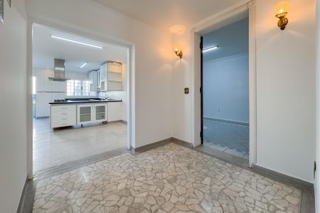Casa à venda com 597m², 5 quartos e 8 vagas Casa à venda com 597m², 5 quartos e 8 vagasSala