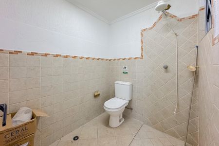 Casa à venda com 597m², 5 quartos e 8 vagas Casa à venda com 597m², 5 quartos e 8 vagasBanheiro da Área de Lazer