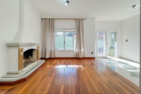 Casa à venda com 597m², 5 quartos e 8 vagas Casa à venda com 597m², 5 quartos e 8 vagasSala
