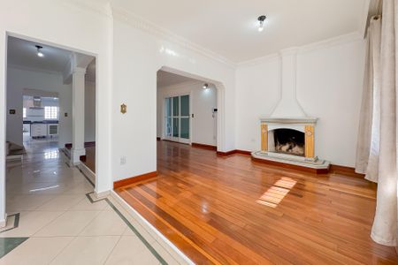 Casa à venda com 597m², 5 quartos e 8 vagas Casa à venda com 597m², 5 quartos e 8 vagasSala