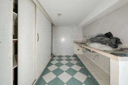 Casa à venda com 597m², 5 quartos e 8 vagas Casa à venda com 597m², 5 quartos e 8 vagasCopa Salão de Festas - Subsolo