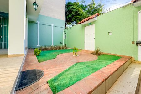Casa à venda com 597m², 5 quartos e 8 vagas Casa à venda com 597m², 5 quartos e 8 vagasTerraço