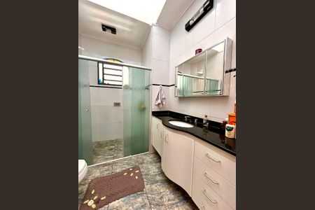 Casa à venda com 217m², 4 quartos e 4 vagas Casa à venda com 217m², 4 quartos e 4 vagasBanheiro
