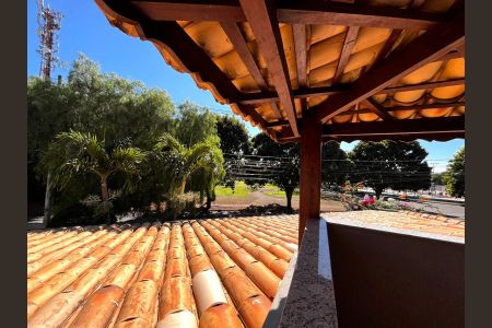 Casa à venda com 217m², 4 quartos e 4 vagas Casa à venda com 217m², 4 quartos e 4 vagasVaranda da Sala