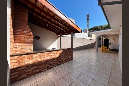 Casa à venda com 217m², 4 quartos e 4 vagas Casa à venda com 217m², 4 quartos e 4 vagasChurrasqueira
