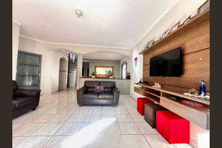 Casa à venda com 217m², 4 quartos e 4 vagas Casa à venda com 217m², 4 quartos e 4 vagasSala 2